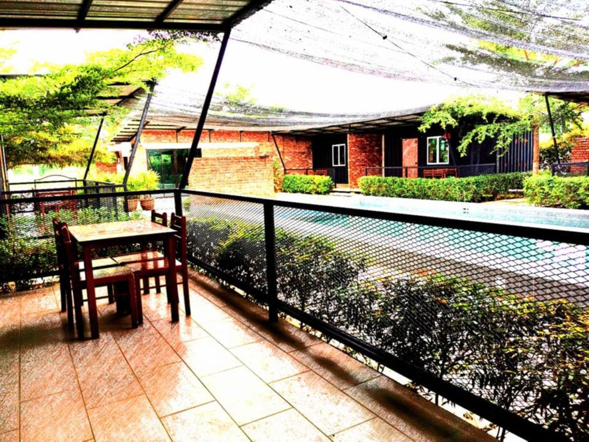 Petak Padin Cottage By The Pool, Kepala Batas  Kültér fotó