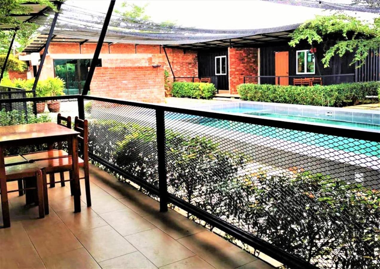 Petak Padin Cottage By The Pool, Kepala Batas  Kültér fotó