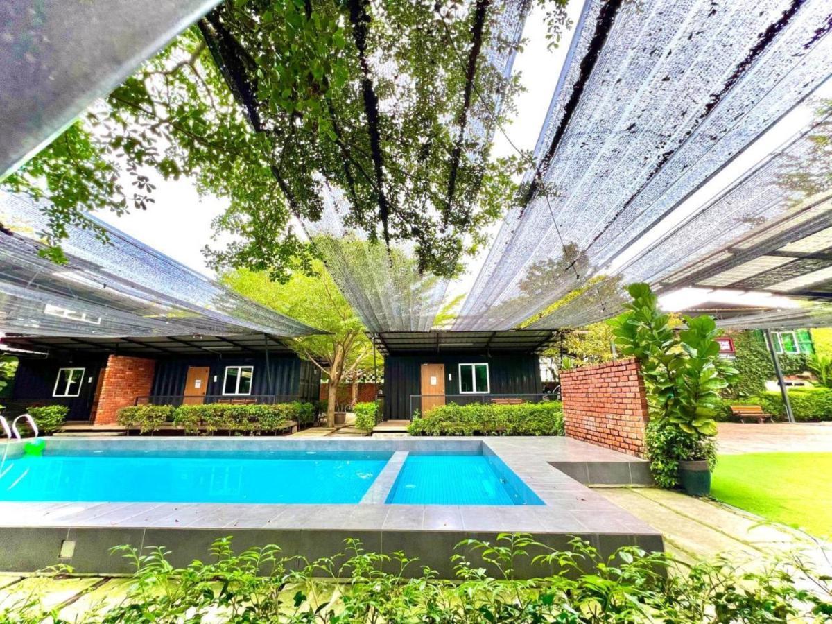 Petak Padin Cottage By The Pool, Kepala Batas  Kültér fotó