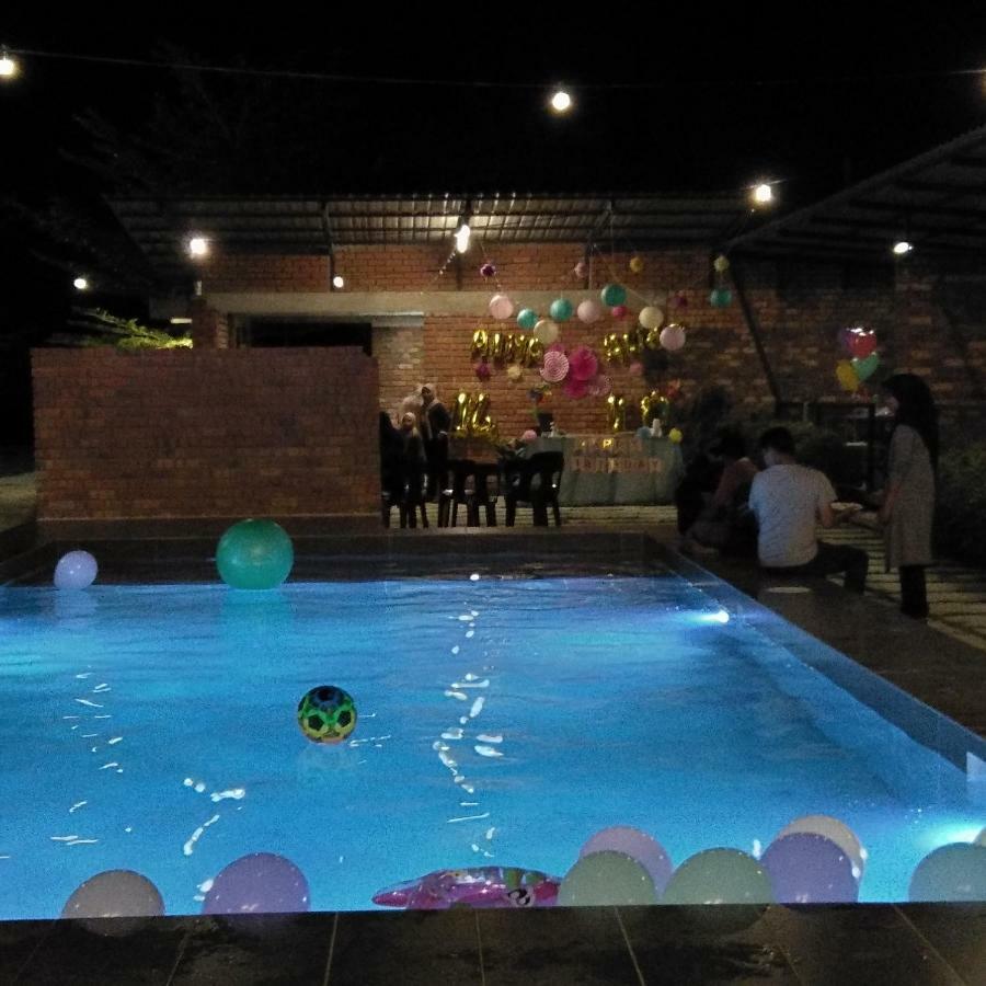 Petak Padin Cottage By The Pool, Kepala Batas  Kültér fotó